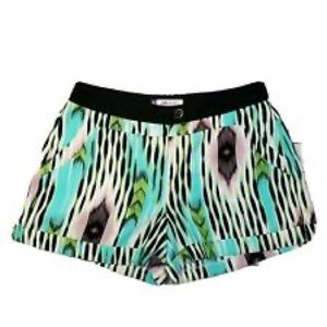 J-lo Multicolor Sexy Short Sz 6 (C19)